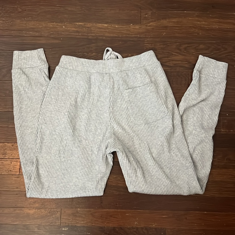 ALO Ribbed jogger - Picture 3 of 3